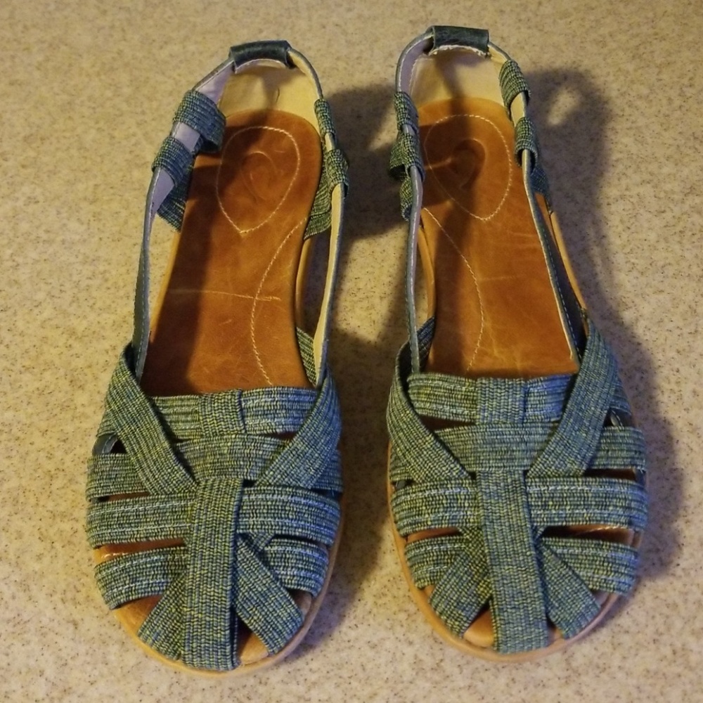 Olukai slip ons size 8